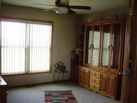 4252 E Lamm Rd, Freeport, IL 61032 photo 5