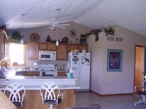 4252 E Lamm Rd, Freeport, IL 61032 photo 3