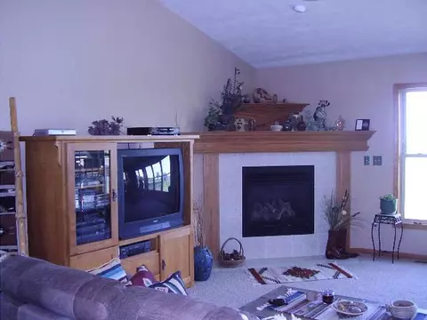4252 E Lamm Rd, Freeport, IL 61032 photo 2
