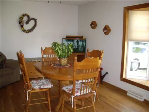 3354 Loras Dr, Freeport, IL 61032 photo 4
