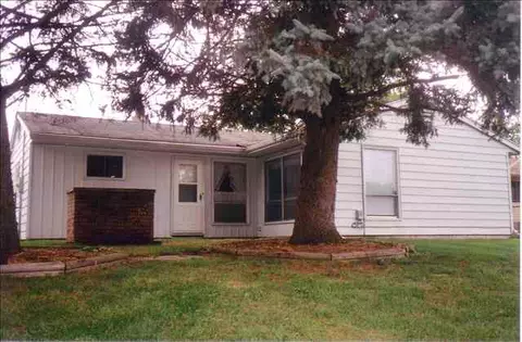 1494 Winter Dr, Freeport, IL 61032 photo 2