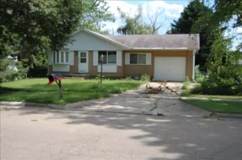 3347 Loras Dr, Freeport, IL 61032 photo 1