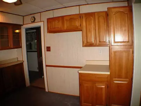 227 N Fairview Ave, Freeport, IL 61032 photo 4