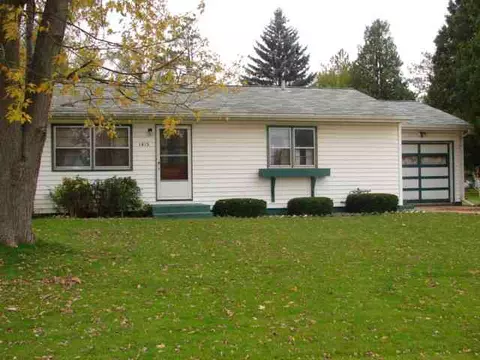 1415 Mark Dr, Freeport, IL 61032 photo 2