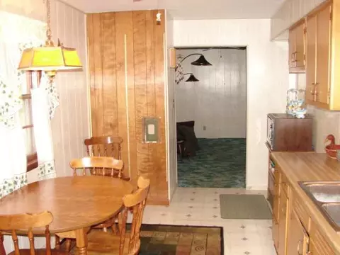 1415 Mark Dr, Freeport, IL 61032 photo 4