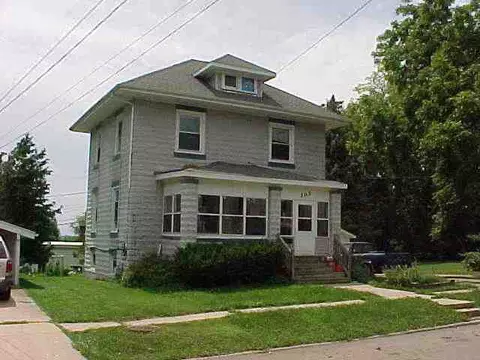 103 E Wayne St, Freeport, IL 61032 photo 1