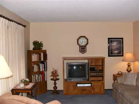 1490 Winter Dr, Freeport, IL 61032 photo 3