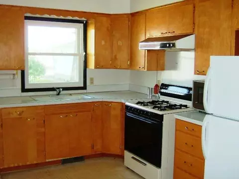 1205 W Violet St, Freeport, IL 61032 photo 4
