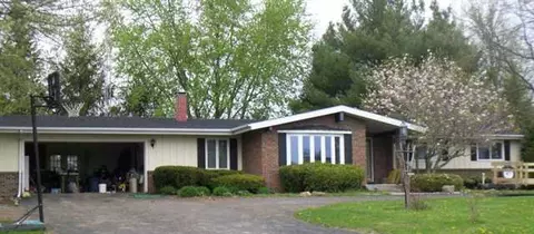 2204 Lakeview, Freeport, IL 61032 photo 1