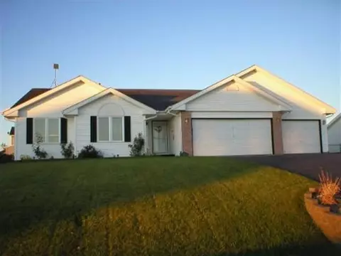 528 Autumnwolf Dr, Davis Junction, IL 61020 photo 1