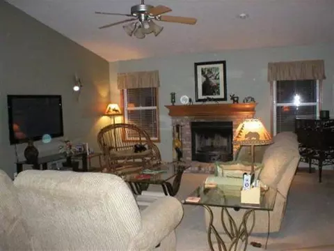 528 Autumnwolf Dr, Davis Junction, IL 61020 photo 2
