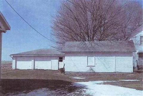 1503 E Lamm Rd, Freeport, IL 61032 photo 2