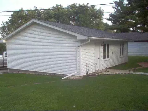 227 Wilson, Chadwick, IL 61014 photo 2