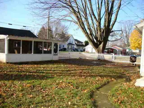304 E Prairie St, Lanark, IL 61046 photo 8