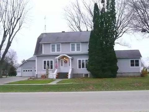 311 E Main St, Lena, IL 61048 photo 1