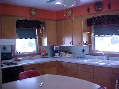 826 E Illinois, Freeport, IL 61032 photo 3