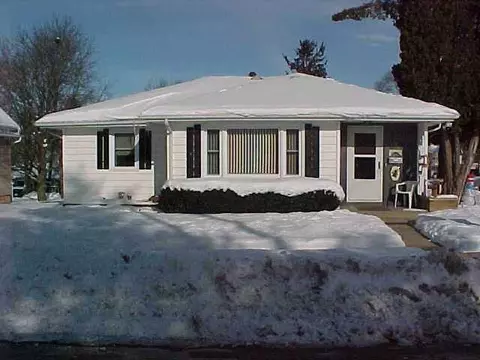 826 E Illinois, Freeport, IL 61032 photo 1