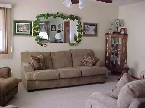 826 E Illinois, Freeport, IL 61032 photo 2