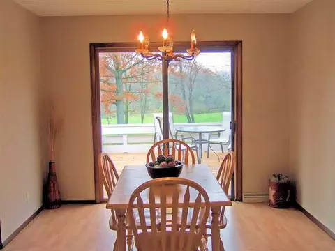 2458 Shepard Dr, Freeport, IL 61032 photo 4