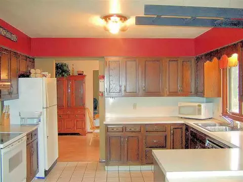 2458 Shepard Dr, Freeport, IL 61032 photo 5