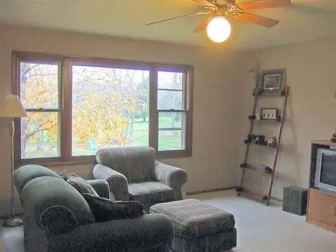 2458 Shepard Dr, Freeport, IL 61032 photo 6