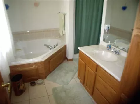 2004 Thistle Dr, Freeport, IL 61032 photo 4