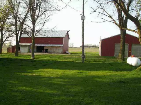 3848 W Yoder Rd, Freeport, IL 61032 photo 1