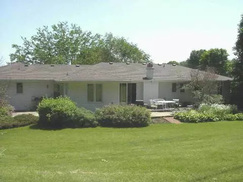 1160 Sun Vu Dr, Freeport, IL 61032 photo 1