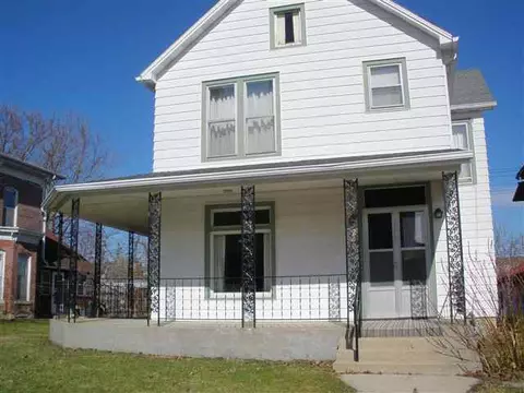220 W Washington Pl, Freeport, IL 61032 photo 1