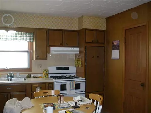 220 W Washington Pl, Freeport, IL 61032 photo 5