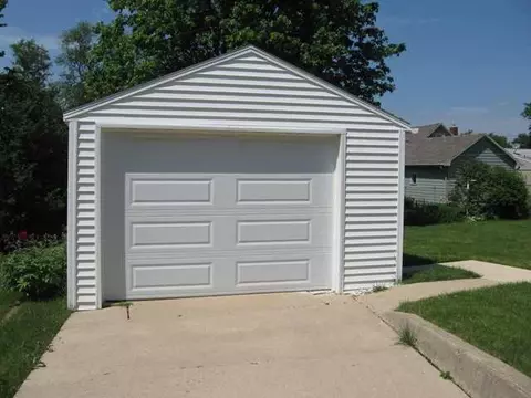 844 Monroe Dr, Freeport, IL 61032 photo 3
