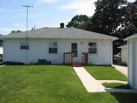 844 Monroe Dr, Freeport, IL 61032 photo 2