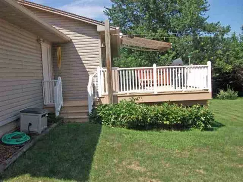 2359 Eagle Dr, Freeport, IL 61032 photo 9