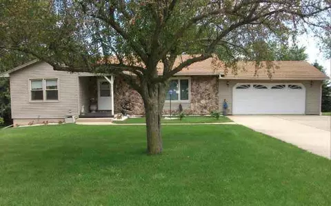 2359 Eagle Dr, Freeport, IL 61032 photo 1