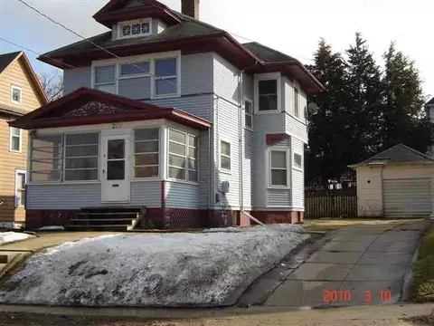 209 E Jefferson St, Freeport, IL 61032 photo 1