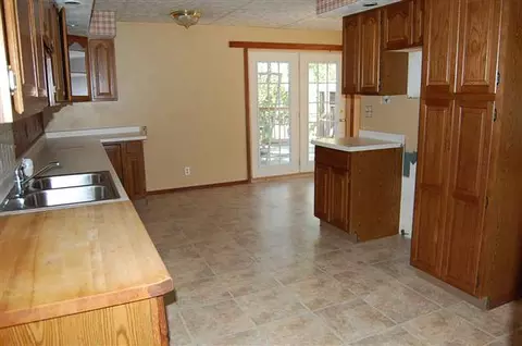 35 N Sunset Ave, Freeport, IL 61032 photo 2