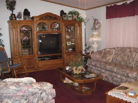 102 Starlight Dr, Freeport, IL 61032 photo 2