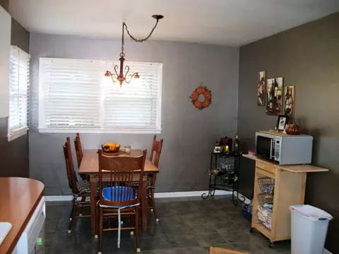 2436 E Maize Rd, Freeport, IL 61032 photo 3