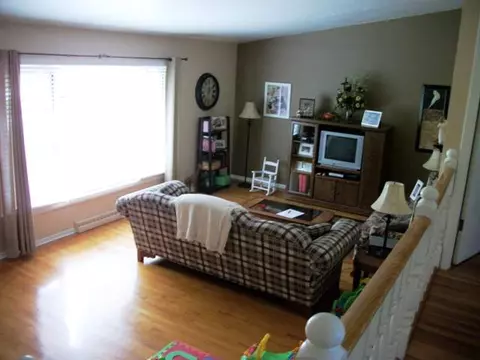 2436 E Maize Rd, Freeport, IL 61032 photo 2