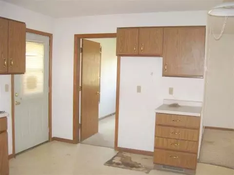 616 E Washington St, Warren, IL 61087 photo 5