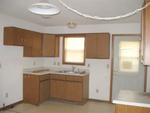 616 E Washington St, Warren, IL 61087 photo 3