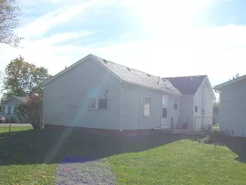 616 E Washington St, Warren, IL 61087 photo 2