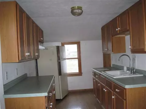 821 Illinois St, Freeport, IL 61032 photo 2