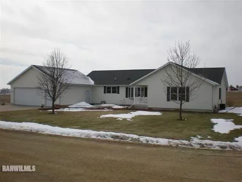 102 N Maple Ln, Lanark, IL 61046 photo 1
