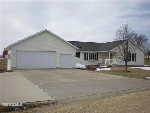 102 N Maple Ln, Lanark, IL 61046 photo 2