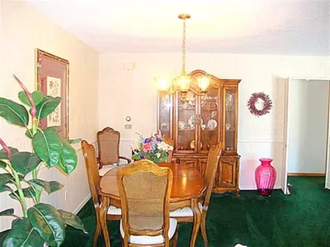 280 N Concord Dr, Freeport, IL 61032 photo 4