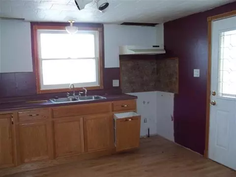 203 E Claremont St, Lanark, IL 61046 photo 5