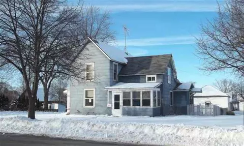 203 E Claremont St, Lanark, IL 61046 photo 1