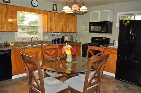 490 N Tower Rd, Freeport, IL 61032 photo 6