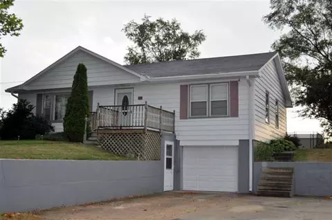 490 N Tower Rd, Freeport, IL 61032 photo 2